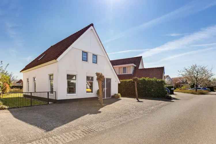 Huis te koop Lathum: Vijverwoning met 3 slaapkamers