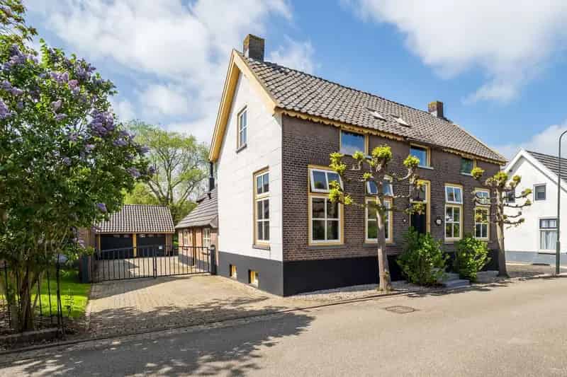 Herenboerderij Haaften: Ruim & Luxe in Historisch Dorp
