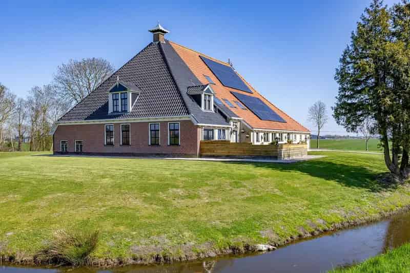 Sfeervolle Steltboerderij te Friens: Ruimte, Rust en Duurzaamheid