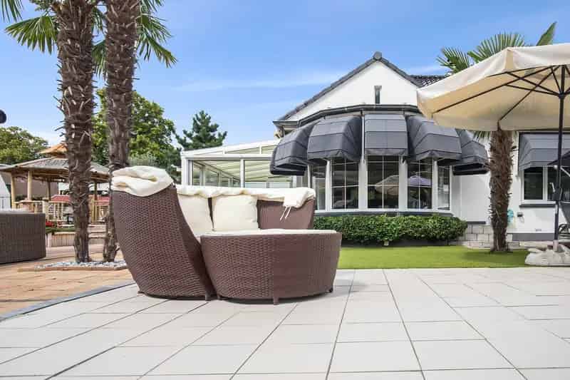 Vrijstaande Villa met Bedrijfsruimte Den Haag