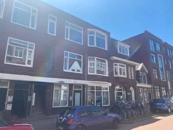 Kamer Bloemstraat Groningen: 19m² kamer met 5m² slaapkamer