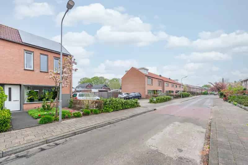 Huis te koop Barneveld Hortensiastraat: Ruime Hoekwoning met Tuinveranda