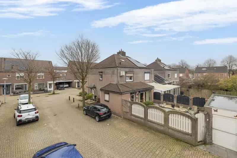 Ruime Halfvrijstaande woning Blerick 3 slaapkamers garage