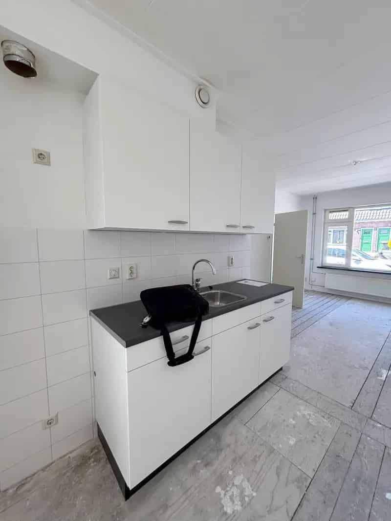 Nette woning nabij snelweg en voorzieningen