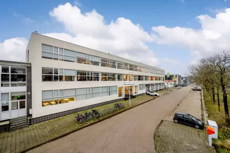 Kantoorruimte te huur Amsterdam-Duivendrecht 2500m2