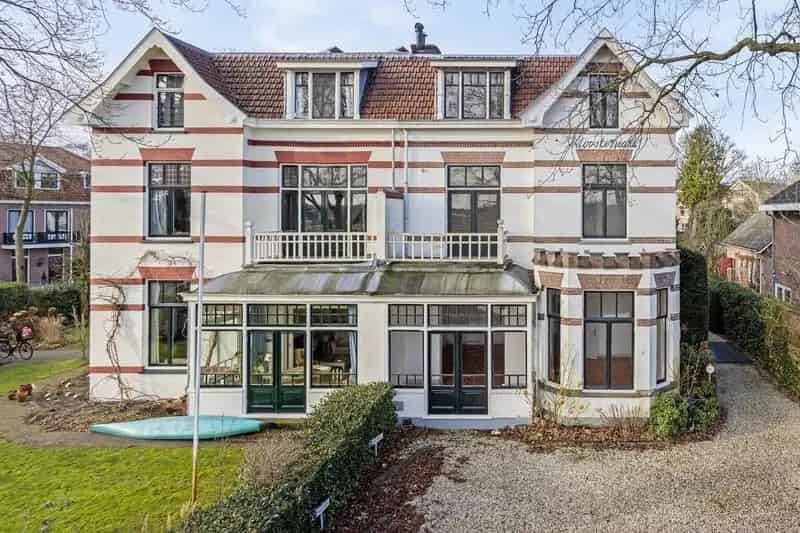 Riante Villa Kloosterpark De Bilt te Koop Nabij Voorzieningen
