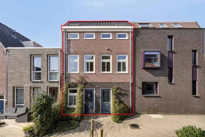 Familievriendelijk huis Nieuw Leyden: 5 slaapkamers, A++, parkeerplaats