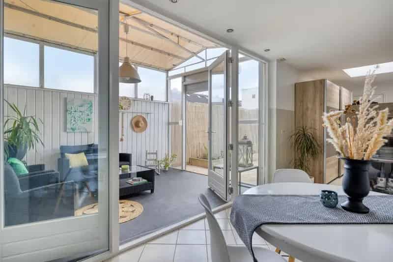 Huis te koop Pater Bleijsstraat Den Bosch: Ruime Hoekwoning met Garage en 5 Slaapkamers