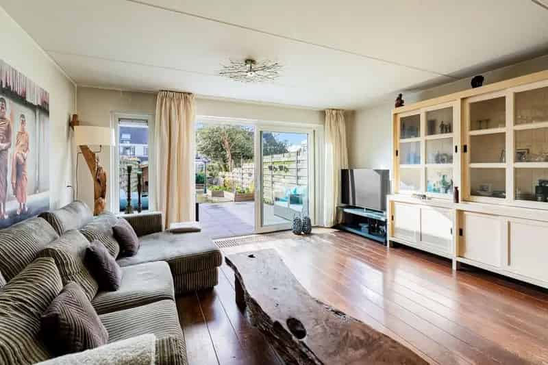 Huis te koop Landsmeer: Ruime gezinswoning met tuin en carport