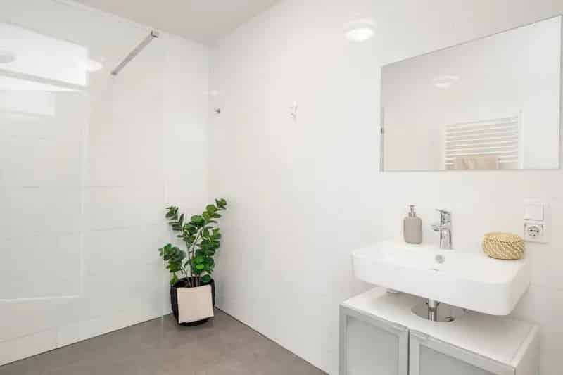 Appartement te koop: Aartsbisschop Romerostraat 630 3573 AW Utrecht 