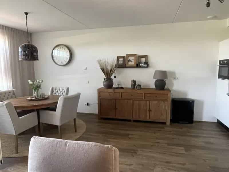 Keurig appartement 109m2 nabij winkels balkon 2 slaapkamers