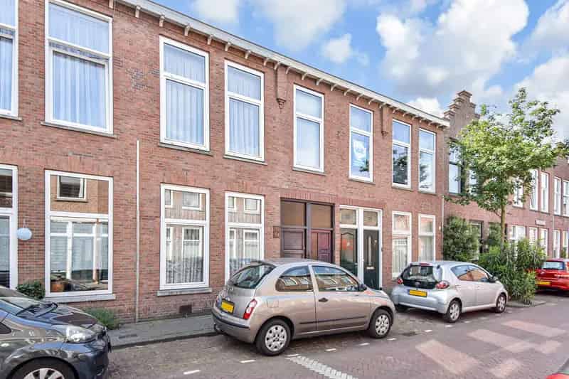 Herenhuis te koop Den Haag 3 slaapkamers modern te renoveren