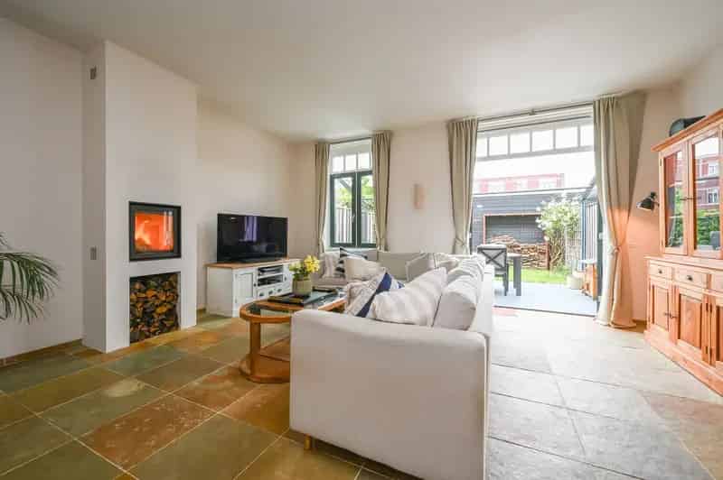 Ruime Tussenwoning Vroondaal 4 slaapkamers Tuin Parkeren Zonnepanelen