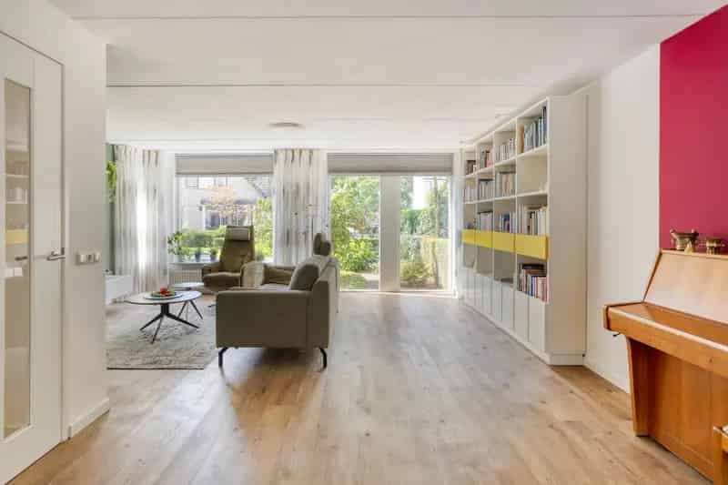 Moderne 2-onder-1-kapwoning aan het water te Beuningen