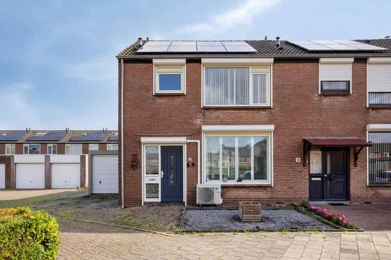 Hoekwoning Hulst: Garage, 8 Zonnepanelen, Moderne Badkamer