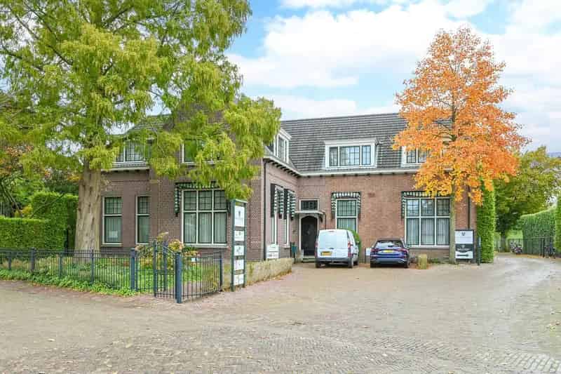 Kantoorruimte te huur Nijkerk Hoogstraat 395m2 plus 60m2 bedrijfsruimte