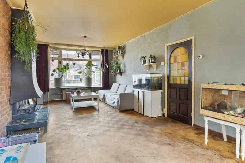 Huis te koop IJmuiden: 3 slaapkamers, opknapper met potentie