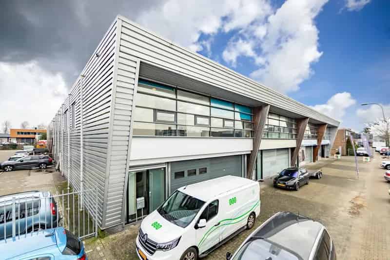 Bedrijfshal te Huur Hoofddorp 347m2 Kantoor en Bedrijfsruimte
