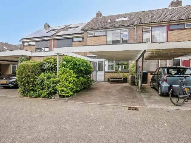 Ruime Tussenwoning te Koop Rhenen 3 Slaapkamers Carport Diepe Tuin