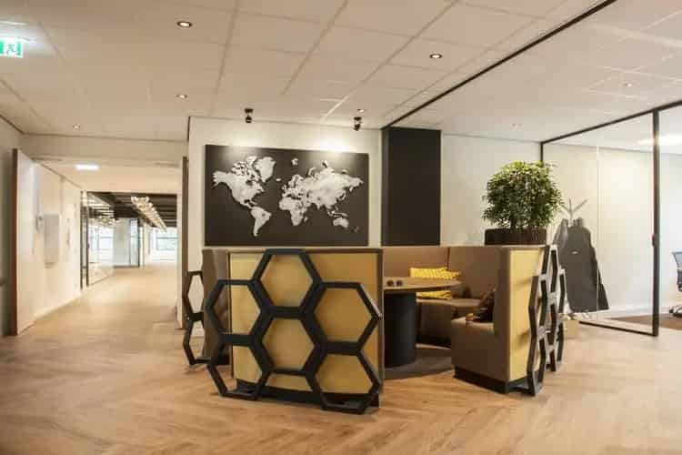 Kantoorruimte Coolsingel Rotterdam: Moderne Werkplek met Diverse Faciliteiten