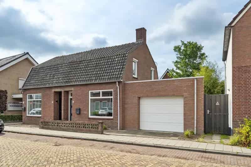 Huis te koop Made: Instapklare 2-onder-1-kapwoning met garage en energielabel A