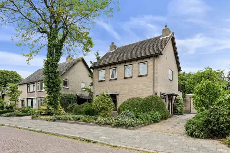 Vrijstaande woning Bavel: Ruime woning met diepe tuin en garage