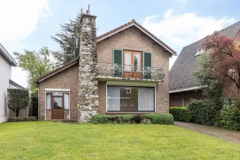 Vrijstaand huis te moderniseren 1031m2 tuin nabij voorzieningen