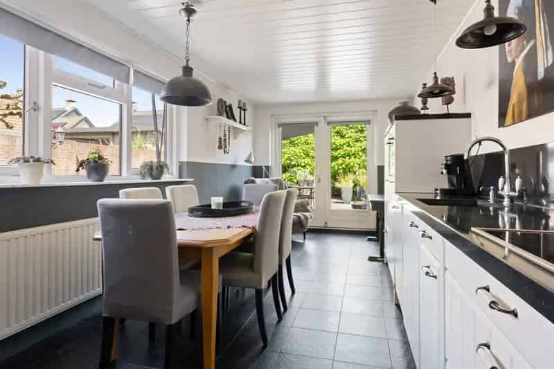 Tweekapper te koop Rucphen: Ruime woning nabij bossen