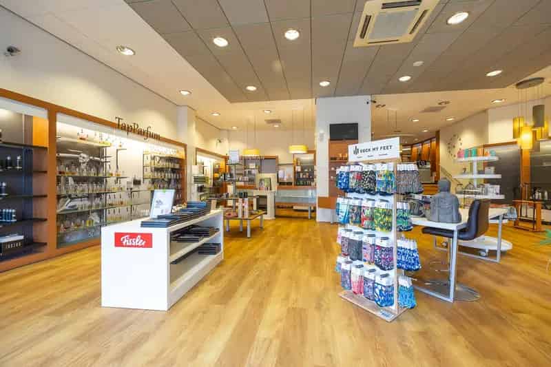 Winkelruimte Sassenheim 213m2 te huur