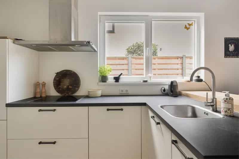 Jaren 30 woning te Loon op Zand: diepe tuin, nieuwe keuken en badkamer