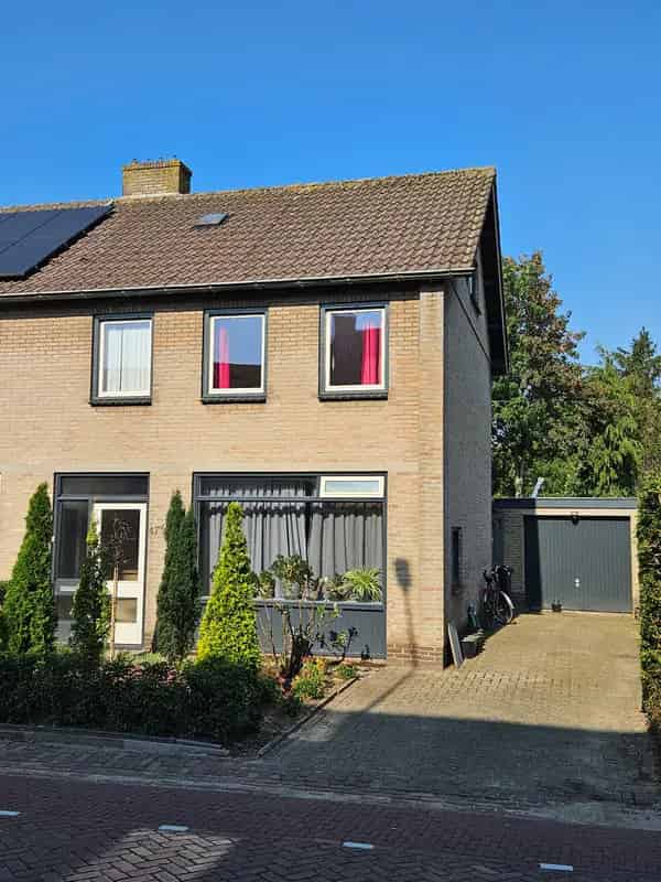 Tweekapper Wagenberg: Ruime woning met 4 slaapkamers en tuin