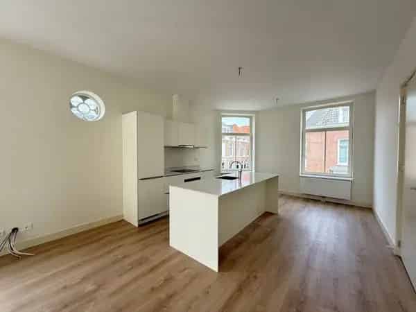 Sfeervol Dubbel Bovenhuis 4 Slaapkamers Nabij Centrum