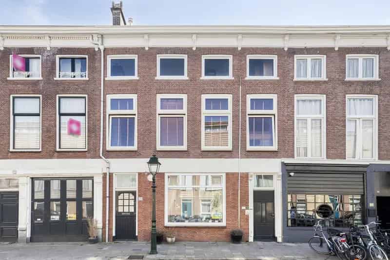 Zeer ruim 4 kamer dubbel bovenhuis 108m2 met dakterras in Zeeheldenkwartier