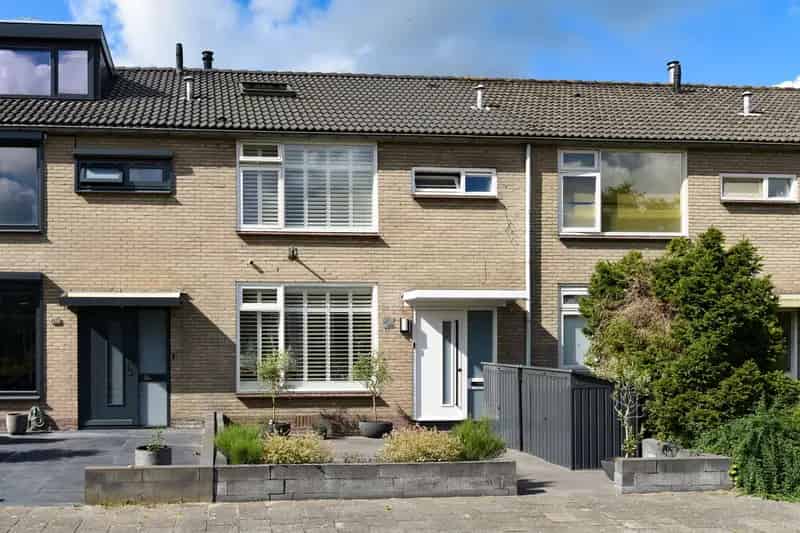 Huis te koop Hilversum: 4 slaapkamers, A++ label, zonnige tuin
