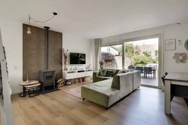Huis te koop Hoorn: Ruime 4 slaapkamer woning aan het water