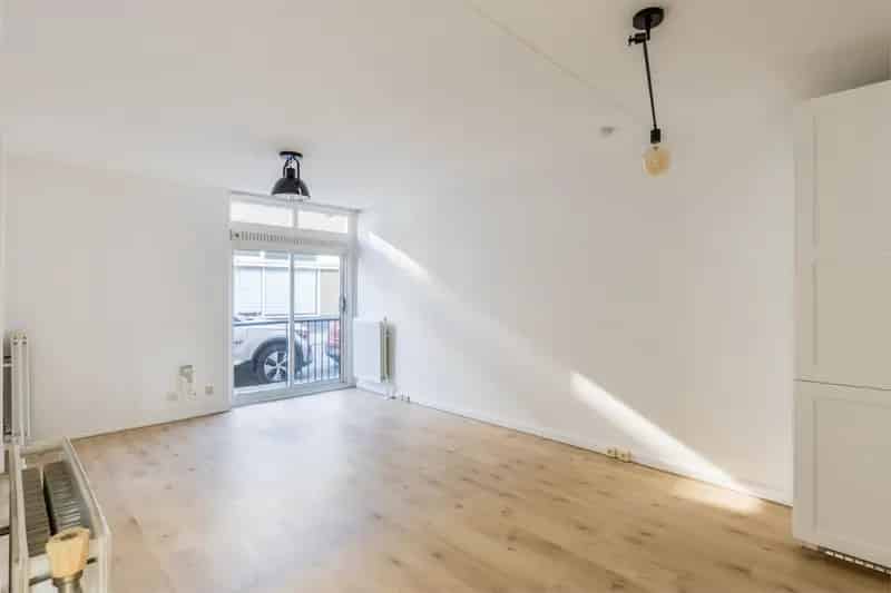 3 Kamer Appartement Hilversum Centrum  -  Eigen Parkeerplaats