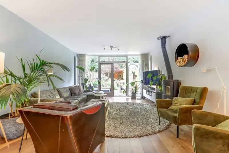 Huis te koop Hoogvliet: Ruime 4 slaapkamer woning met 2 badkamers