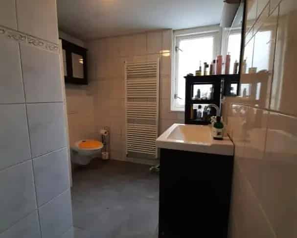 Knusse Slaapkamer Emmen Nabij Winkels En Station