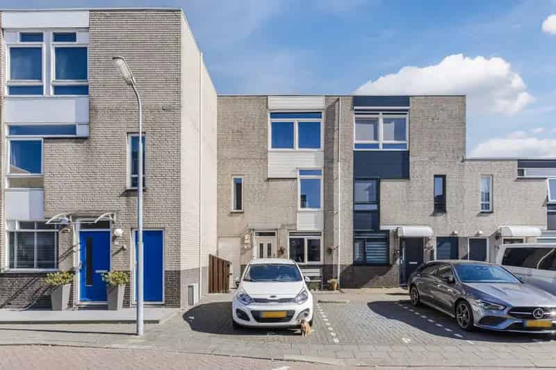 Ruime Familiewoning te Zaandam Westerwatering 3 slaapkamers Diepe Tuin
