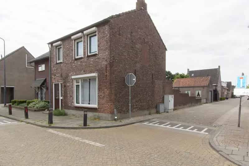 Jaren 30 woning Sprang Capelle Garage Tuin Rolluiken 84m2