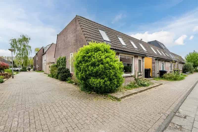 Ruime gezinswoning Almere Jaagmeent 2 slaapkamers moderne badkamer