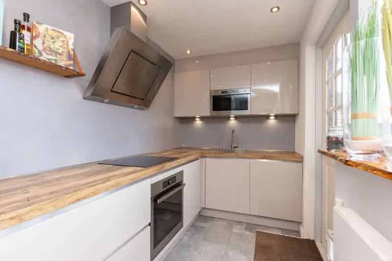 Huis te koop Zaandam: Ruime tussenwoning met 3 slaapkamers en tuin