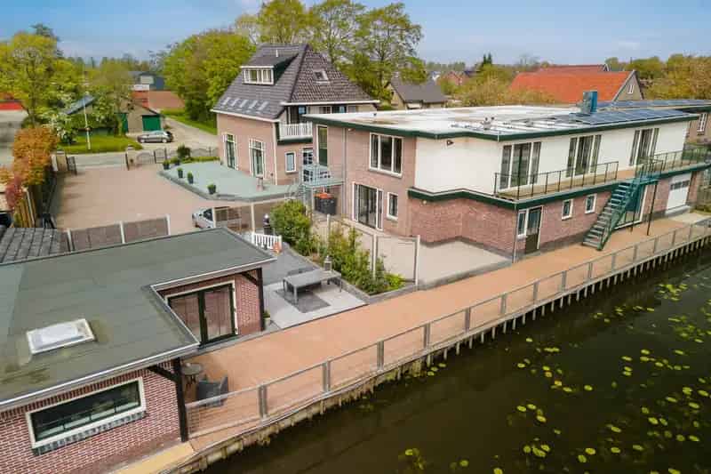 Luxe Villa met Aanbouw Geschikt voor Bedrijf Aan Huis of B&B