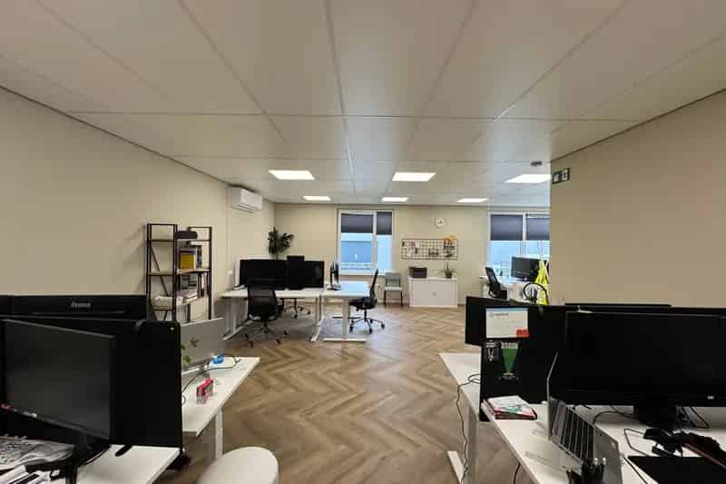 Bedrijfshal te Huur Hattem 140m² Kantoorruimte Bedrijventerrein H2O