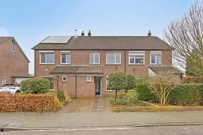 Royale Middenwoning Heteren 3 slaapkamers Tuin Parkeerplaats