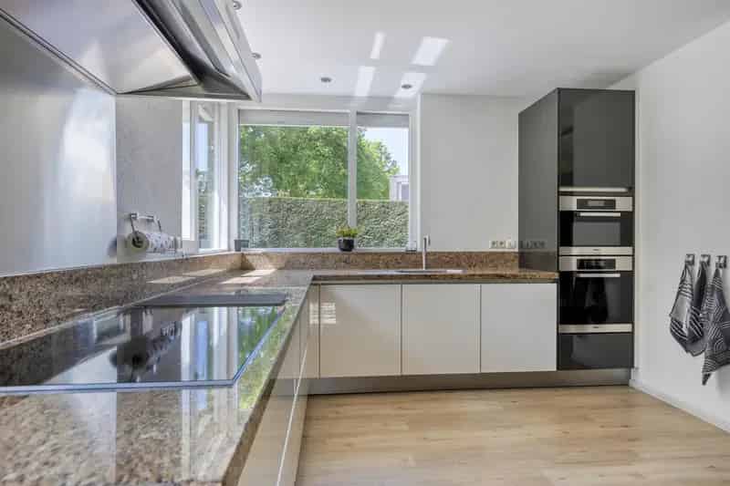 Luxe woning met zwembad en praktijkruimte Roosendaal