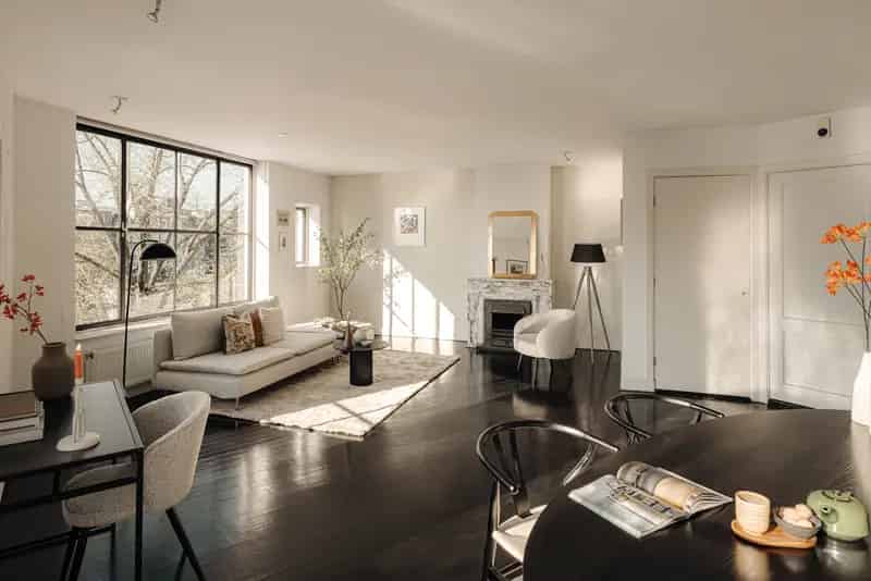 Amsterdam Centrum: Stijlvol Grachtenappartement met Amstel Uitzicht