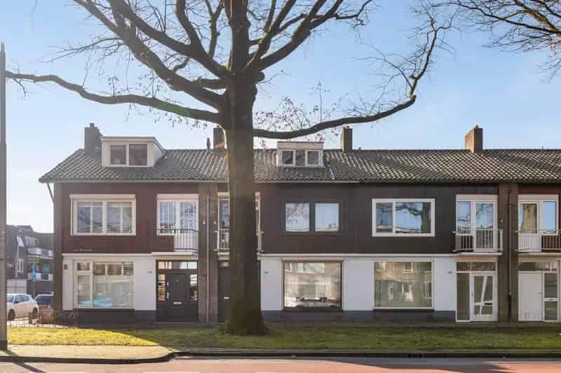 Huis te koop Tilburg: Moderne Tussenwoning met Garage