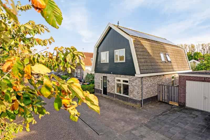 Ruime Vrijstaande Dijkwoning te Zaandam 3 slaapkamers Tuinhuis Aan Het Water