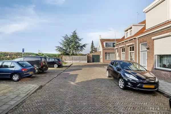 Kluswoning Arnemuiden: Ruime Hoekwoning met 3 Slaapkamers
